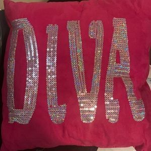 Diva sequence pillow